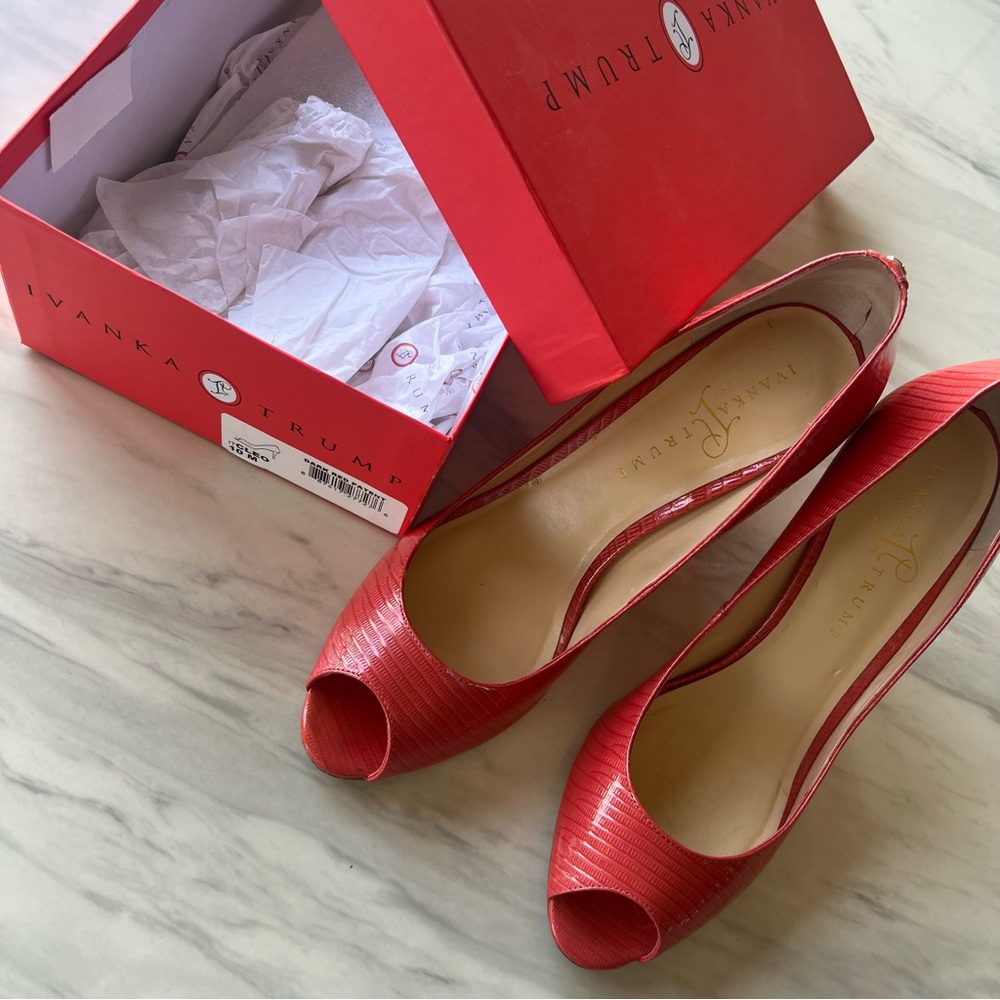 Ivanka Trump coral pumps. Size 10
